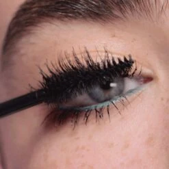 Maybelline 001 Pitch Black - Mascara SNAPSCARA De... -Chic Beauté Soldes 001 pitch black mascara snapscara de gemey maybelline 2