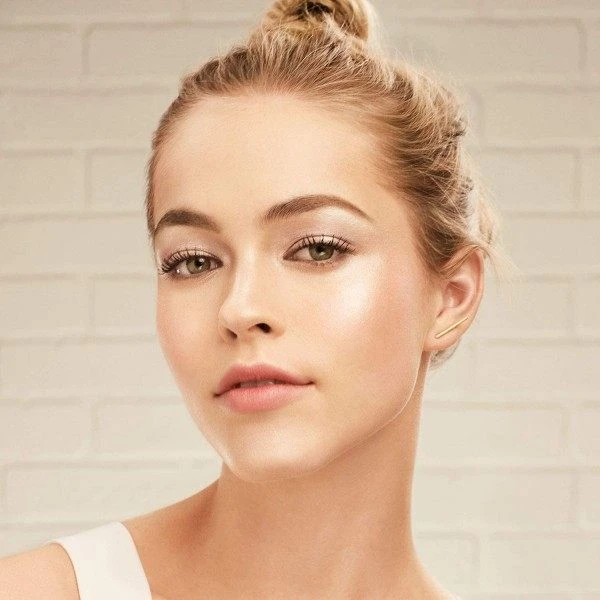 Maybelline 100 Light Iridescent - Highlighter Master... 4 Maybelline 100 Light Iridescent - Highlighter Master... – Image 2