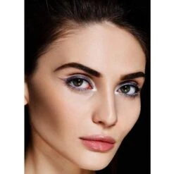 Maybelline 25 Glimmer Light - Crayon Enlumineur... -Chic Beauté Soldes 25 glimmer light crayon enlumineur waterproof lightliner master drama de gemey maybelline 3