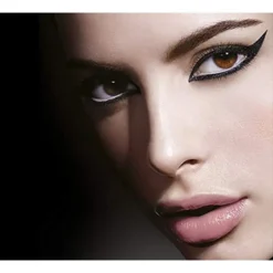 Maybelline Beyond Black (Noir)- Eyeliner Gel Crayon... -Chic Beauté Soldes beyond black noir eyeliner gel crayon lasting drama 24h de gemey maybelline 1